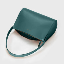 Cargar imagen en el visor de la galería, The Hug Shoulder Bag: Saddle
