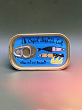 Cargar imagen en el visor de la galería, Tinned Fish Candle - Olive Oil and Sea Salt
