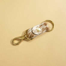 Cargar imagen en el visor de la galería, Keychain - Caramel Speckled Hair on Hide
