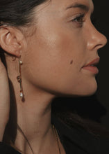 Cargar imagen en el visor de la galería, Fête Earrings - 2&quot; Tan
