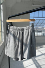 Load image into Gallery viewer, Flared Basketball Shorts in Ht.grey
