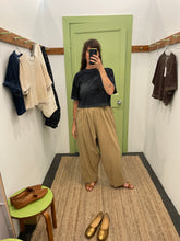 Charger l&#39;image dans la galerie, Tokyo Crop Tee in Vintage Black

