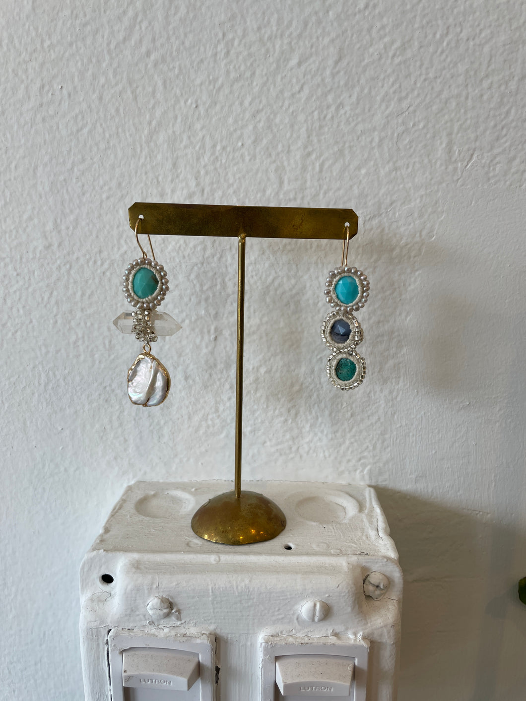 Earring with mixed turquoise with gilded pearl and dt tibetan quartz