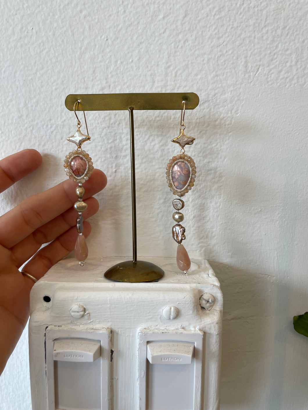 Earring with gilded pearls cotton candy agate, mixed pearls and moonstone tear drops